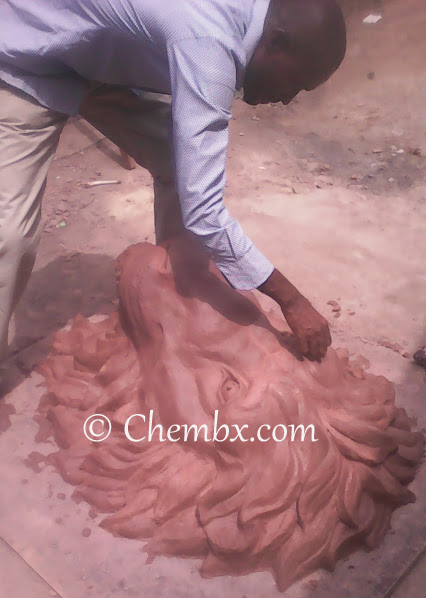 Molding of Lion head with Clay 